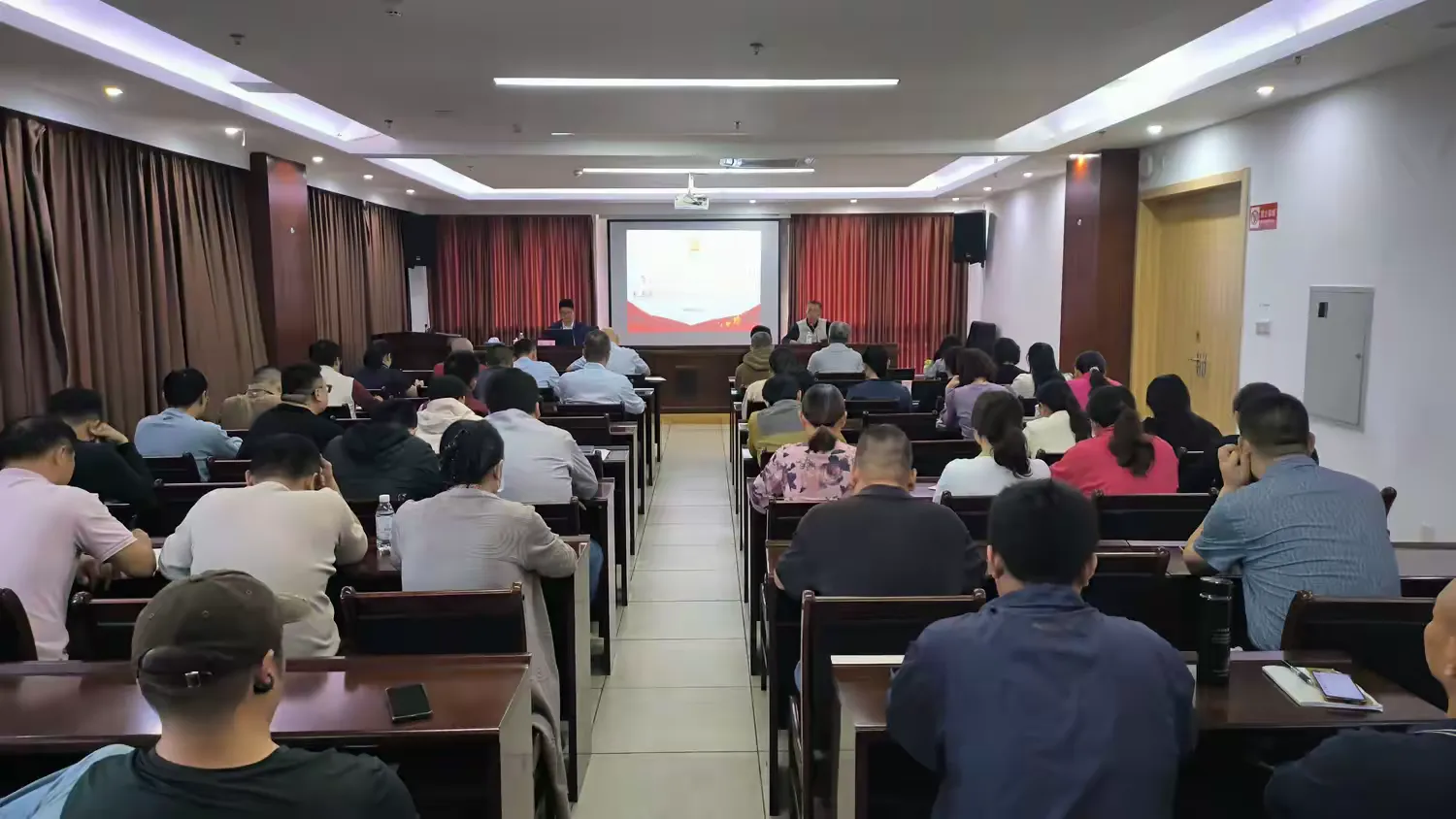 市環(huán)發(fā)公司召開(kāi)學(xué)習貫徹黨的二十屆四中全會(huì )精神和海南自由貿易港封關(guān)政策專(zhuān)題宣講會(huì )